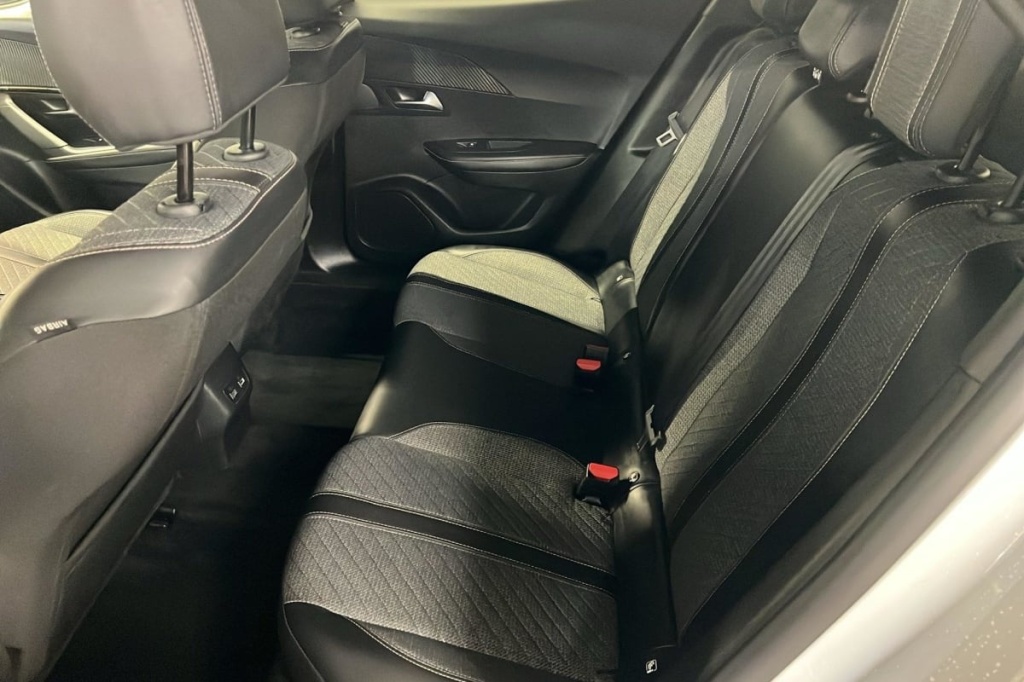 PEUGEOT 2008 Hybrid 145 e-DCS6 Allure - ref: 1-371756 - Photo 10