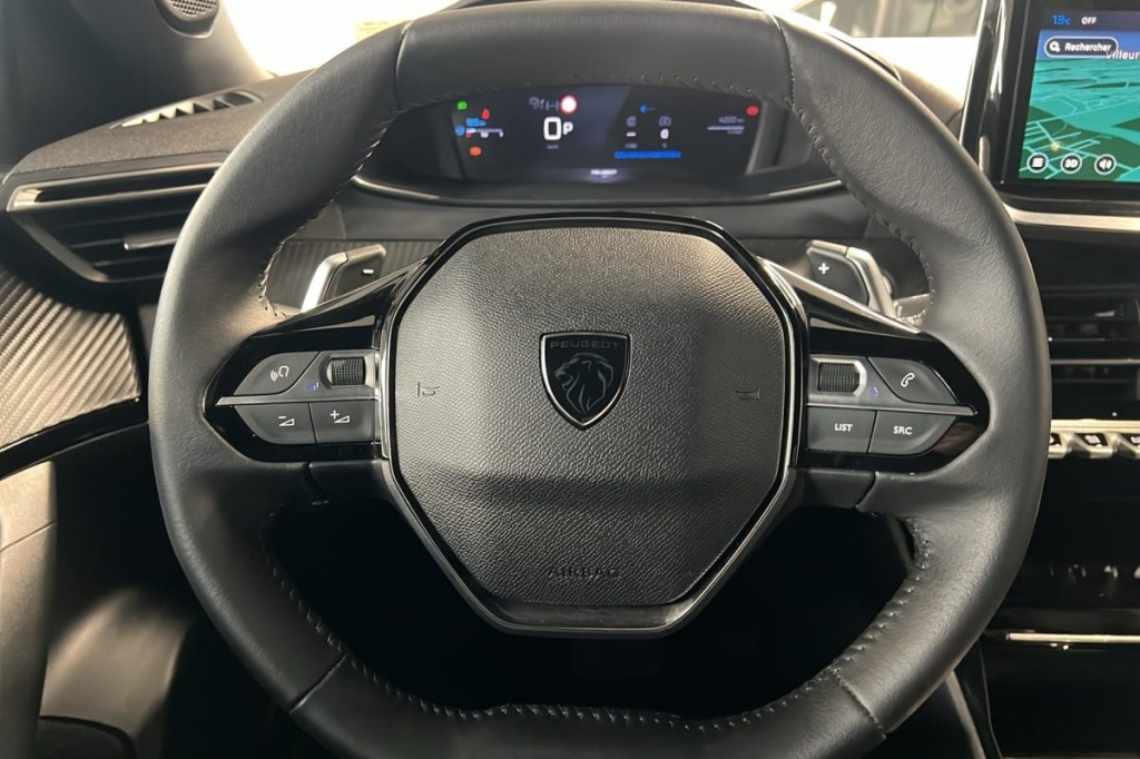 PEUGEOT 2008 Hybrid 145 e-DCS6 Allure - ref: 1-371756 - Photo 14