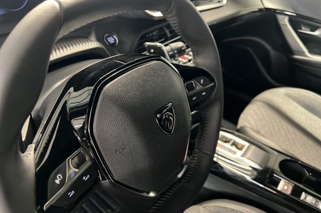 PEUGEOT 2008 Hybrid 145 e-DCS6 Allure - ref: 1-371756 - Photo 15