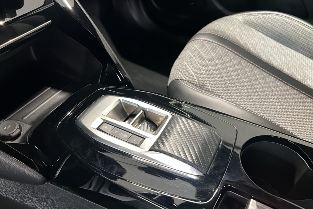 PEUGEOT 2008 Hybrid 145 e-DCS6 Allure - ref: 1-371756 - Photo 16