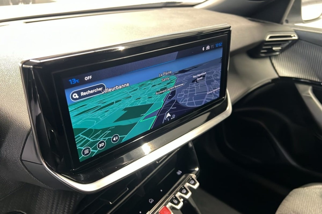 PEUGEOT 2008 Hybrid 145 e-DCS6 Allure - ref: 1-371756 - Photo 17