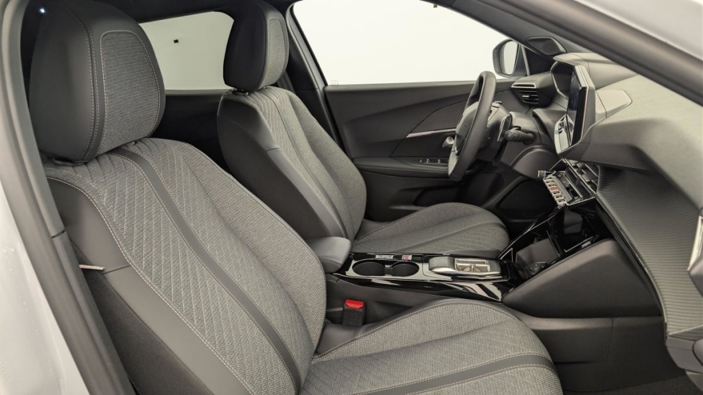 PEUGEOT 2008 Hybrid 145 e-DCS6 Allure - ref: 1-371758 - Photo 9