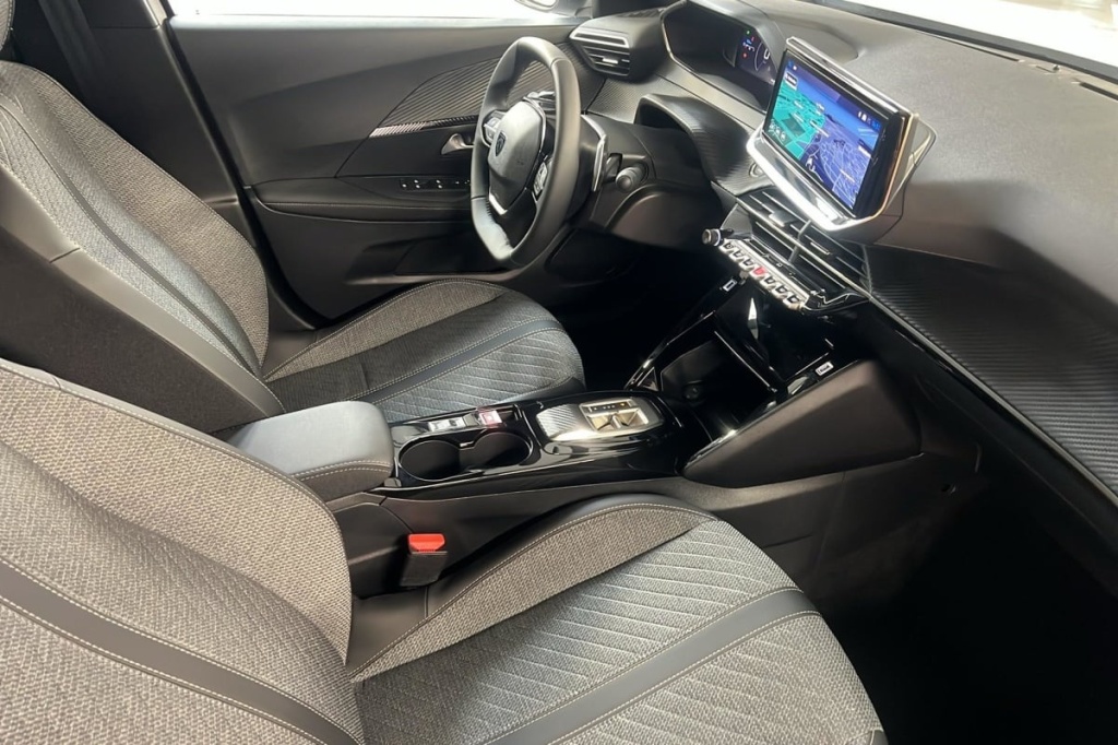 PEUGEOT 2008 Hybrid 145 e-DCS6 Allure - ref: 1-371759 - Photo 9