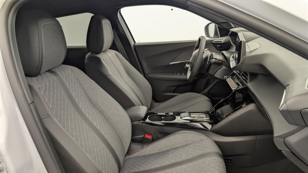 PEUGEOT 2008 Hybrid 145 e-DCS6 Allure - ref: 1-371763 - Photo 9