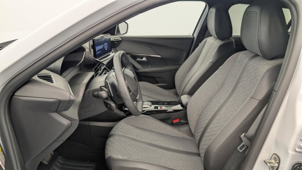 PEUGEOT 2008 Hybrid 145 e-DCS6 Allure - ref: 1-371772 - Photo 16