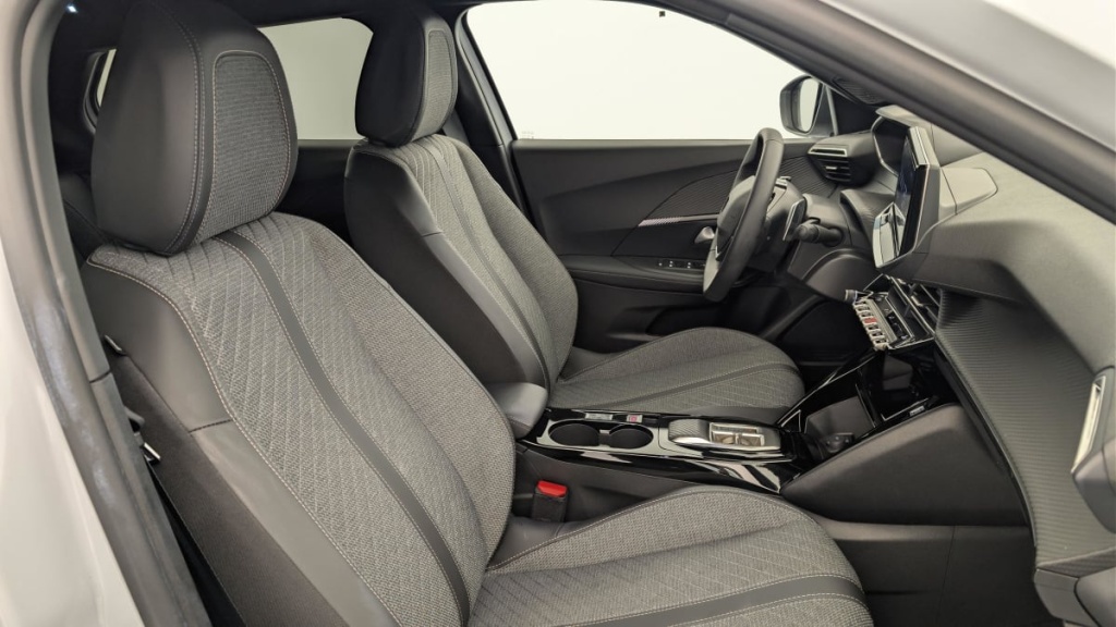 PEUGEOT 2008 Hybrid 145 e-DCS6 Allure - ref: 1-371772 - Photo 9