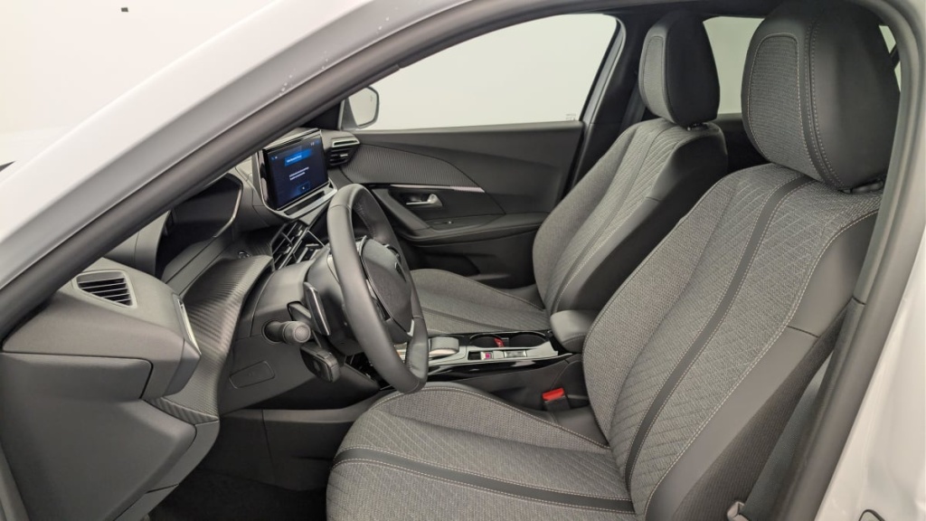 PEUGEOT 2008 Hybrid 145 e-DCS6 Allure - ref: 1-371774 - Photo 16