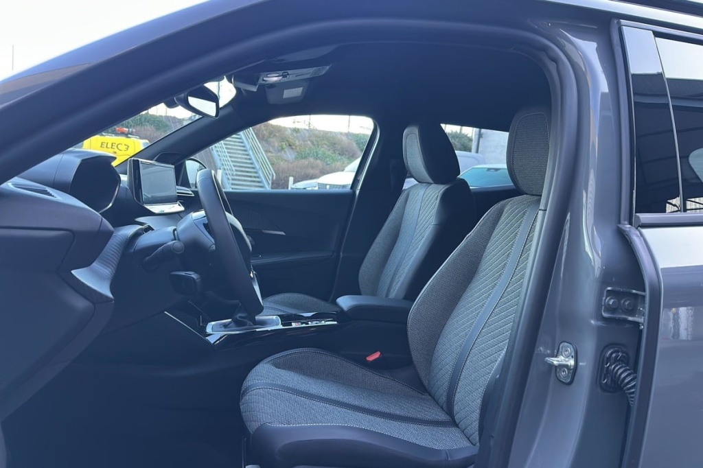 PEUGEOT 2008 100 S S BVM6 Allure - ref: 1-371841 - Photo 9