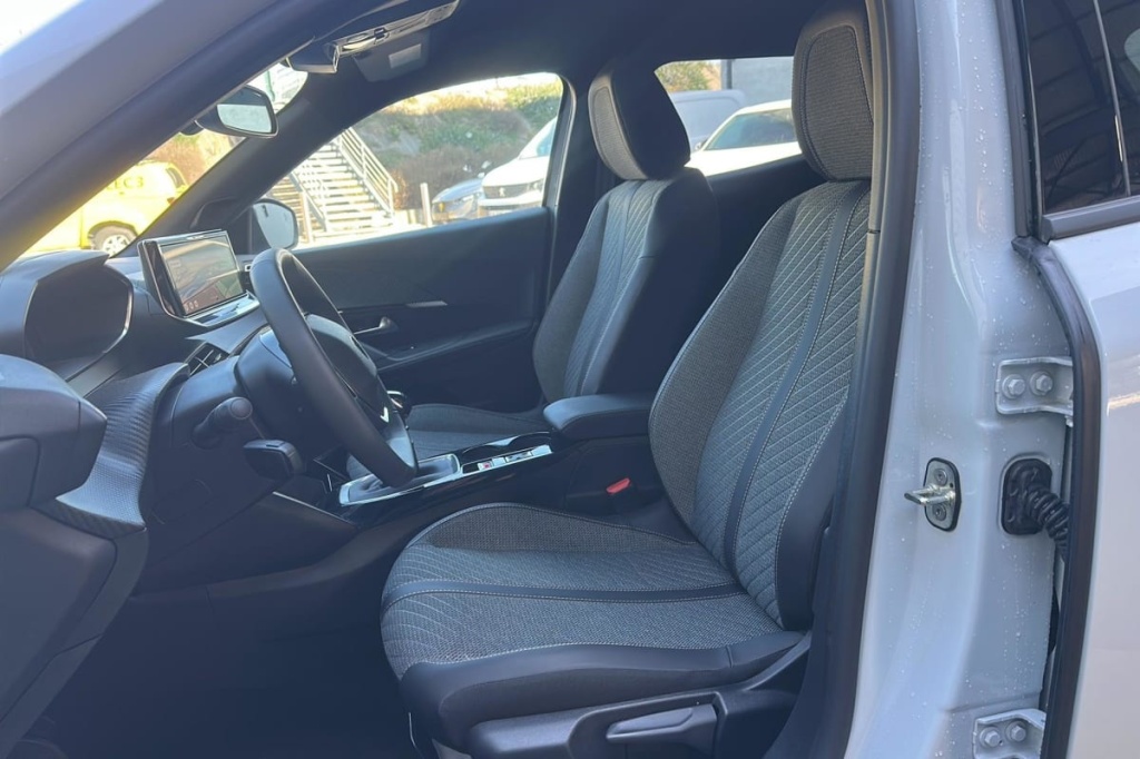 PEUGEOT 2008 100 S S BVM6 Allure - ref: 1-371864 - Photo 9