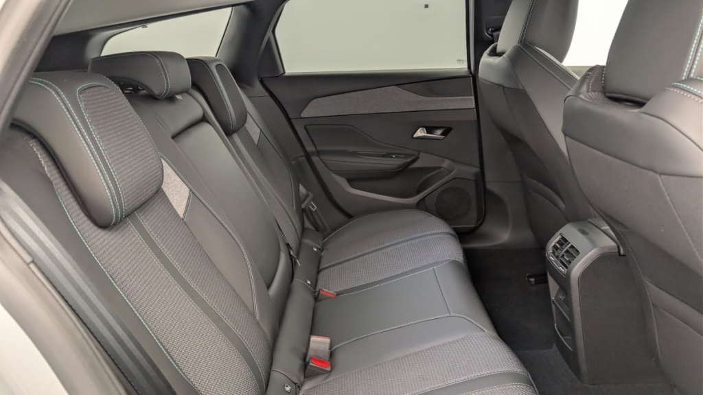 PEUGEOT 308 SW Hybrid 145 e-DCS6 Allure - ref: 1-371948 - Photo 10