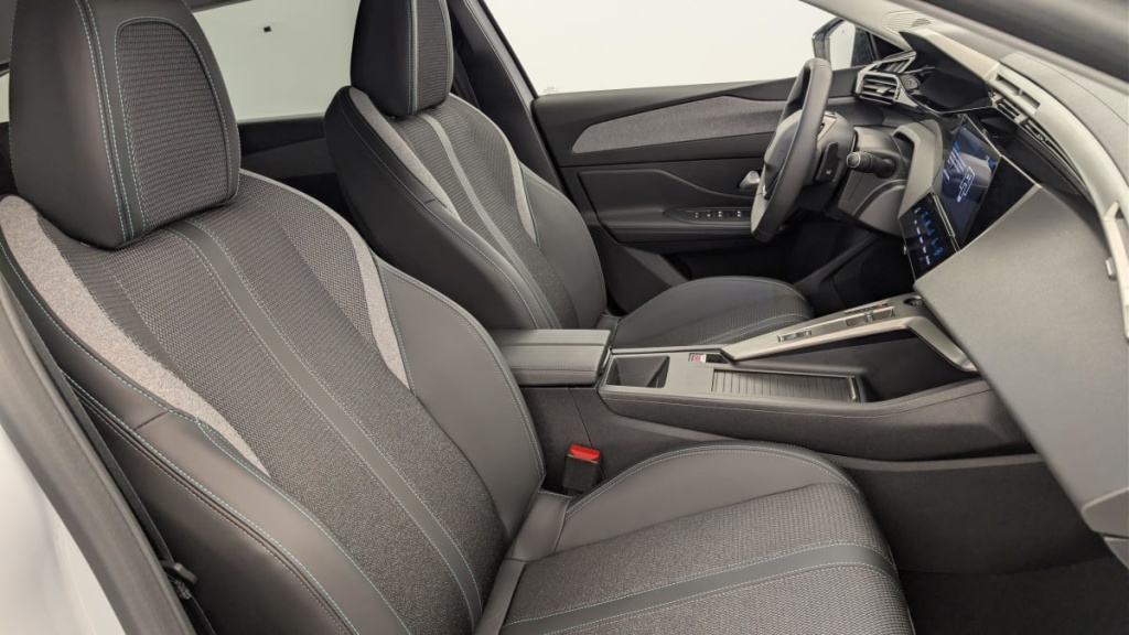 PEUGEOT 308 SW Hybrid 145 e-DCS6 Allure - ref: 1-371948 - Photo 9