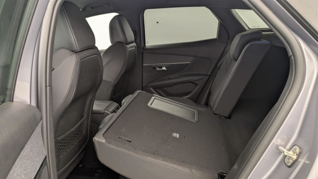 PEUGEOT 3008 Hybrid 225 e-EAT8 Allure Pack - ref: 1-371963 - Photo 12