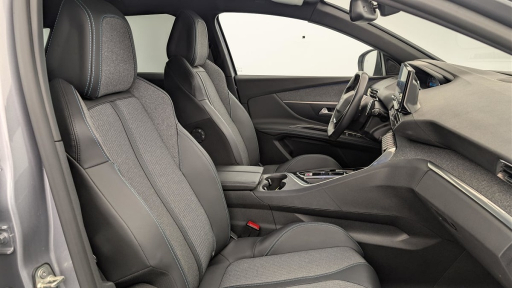 PEUGEOT 3008 Hybrid 225 e-EAT8 Allure Pack - ref: 1-371963 - Photo 9