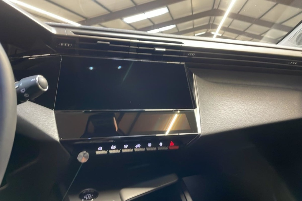 PEUGEOT 308 Hybrid 145 e-DCS6 Allure - ref: 1-372048 - Photo 17