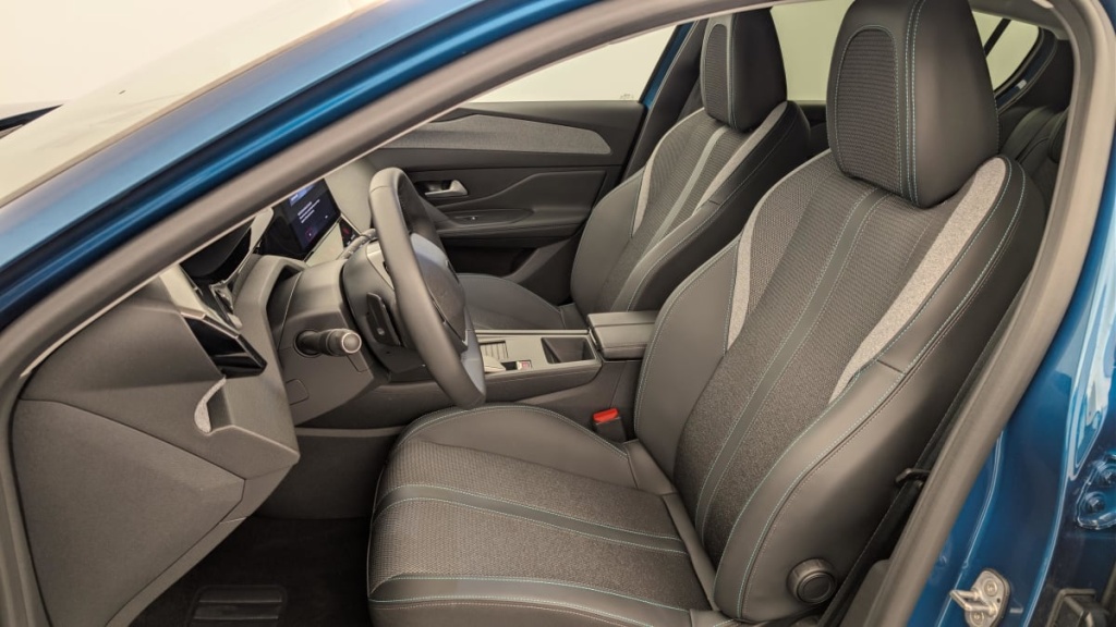 PEUGEOT 308 Hybrid 145 e-DCS6 Allure - ref: 1-372049 - Photo 16