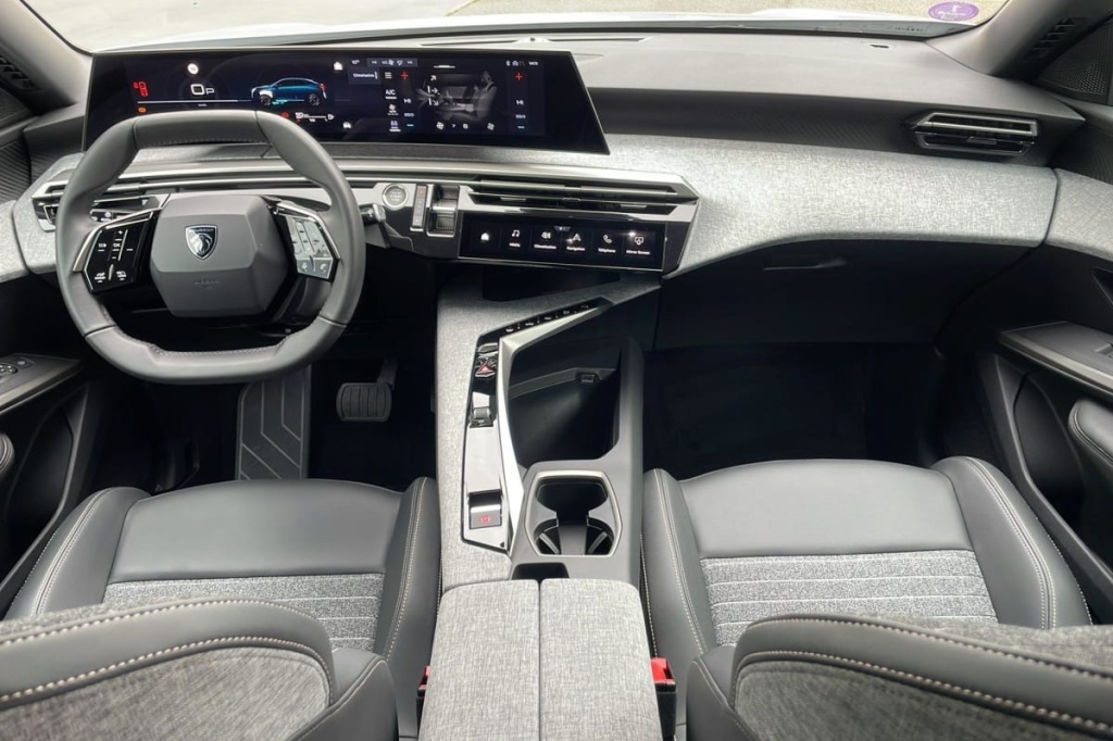 PEUGEOT 3008 HYBRID 136 E-DCS6 ALLURE - ref: 1-372525 - Photo 12