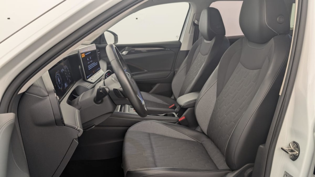 VOLKSWAGEN Tiguan 2.0 TDI 150ch DSG7 Life Plus - ref: 1-373318 - Photo 16