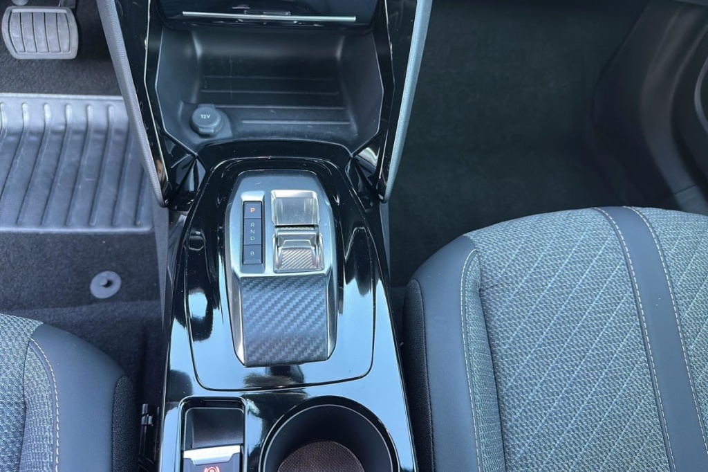 PEUGEOT 2008 50 kWh 136 ch Allure - ref: 1-374754 - Photo 16