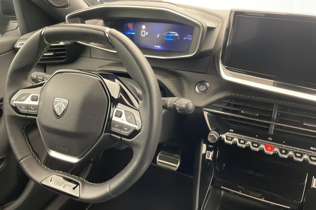 PEUGEOT 2008 50 kWh 136 ch GT - ref: 1-374861 - Photo 15