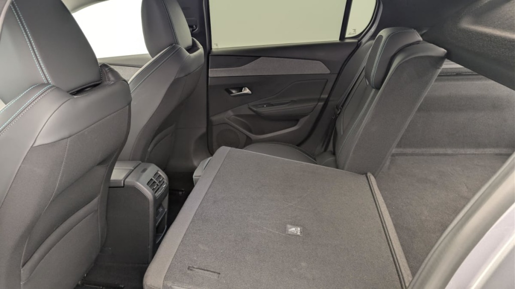 PEUGEOT 308 Hybrid 136 e-DCS6 Allure - ref: 1-374900 - Photo 12