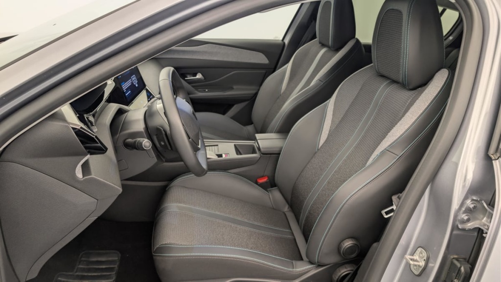 PEUGEOT 308 Hybrid 136 e-DCS6 Allure - ref: 1-374900 - Photo 16