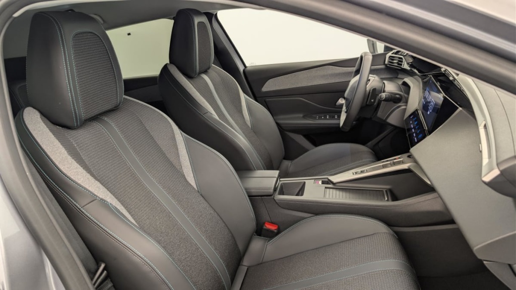 PEUGEOT 308 Hybrid 136 e-DCS6 Allure - ref: 1-374900 - Photo 9