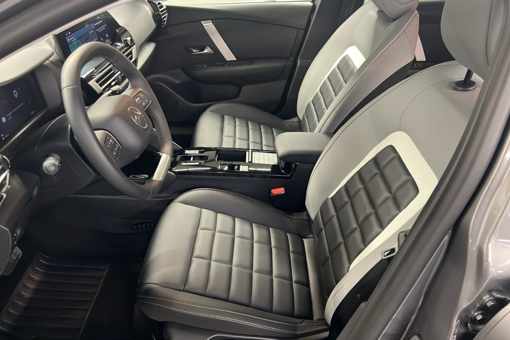 CITROEN C4 Hybride 145 e-DCS6 Max - ref: 1-374958 - Photo 9