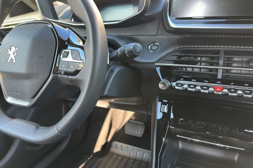 PEUGEOT 2008 PureTech 130 S S EAT8 Allure Pack - ref: 1-375448 - Photo 15