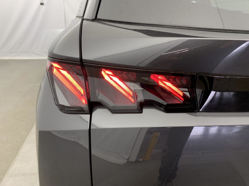 PEUGEOT 5008 Hybrid 145 e-DCS6 GT - ref: 1-375689 - Photo 12