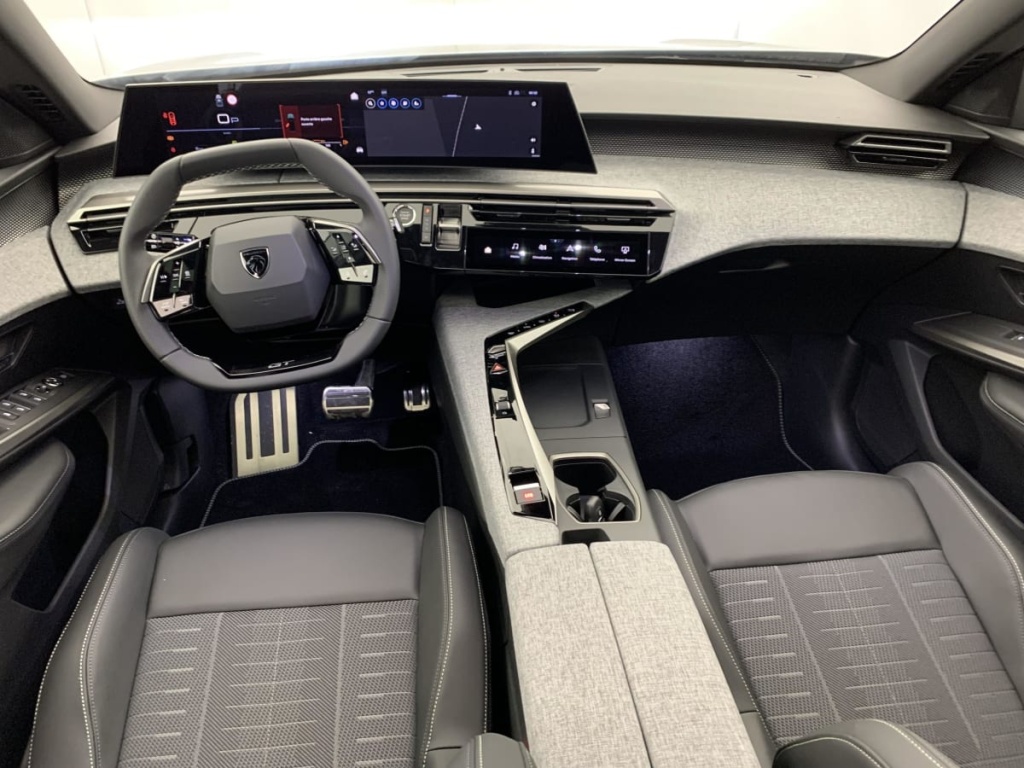 PEUGEOT 5008 Hybrid 145 e-DCS6 GT - ref: 1-375689 - Photo 16