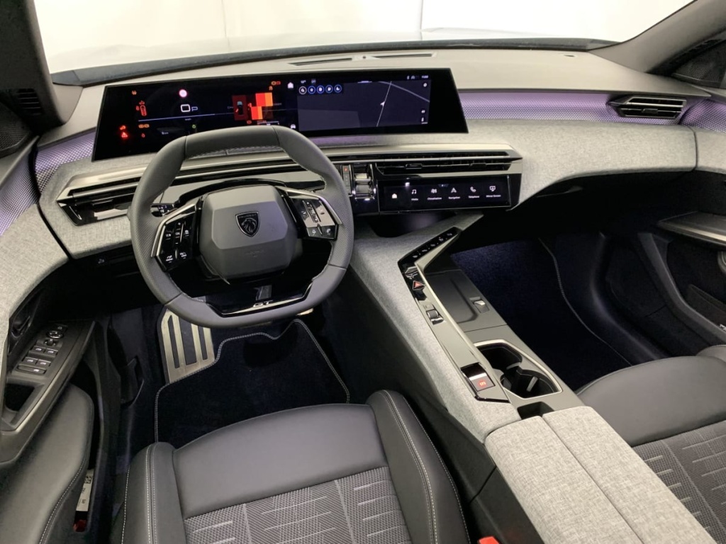 PEUGEOT 5008 Hybrid 145 e-DCS6 GT - ref: 1-375691 - Photo 17