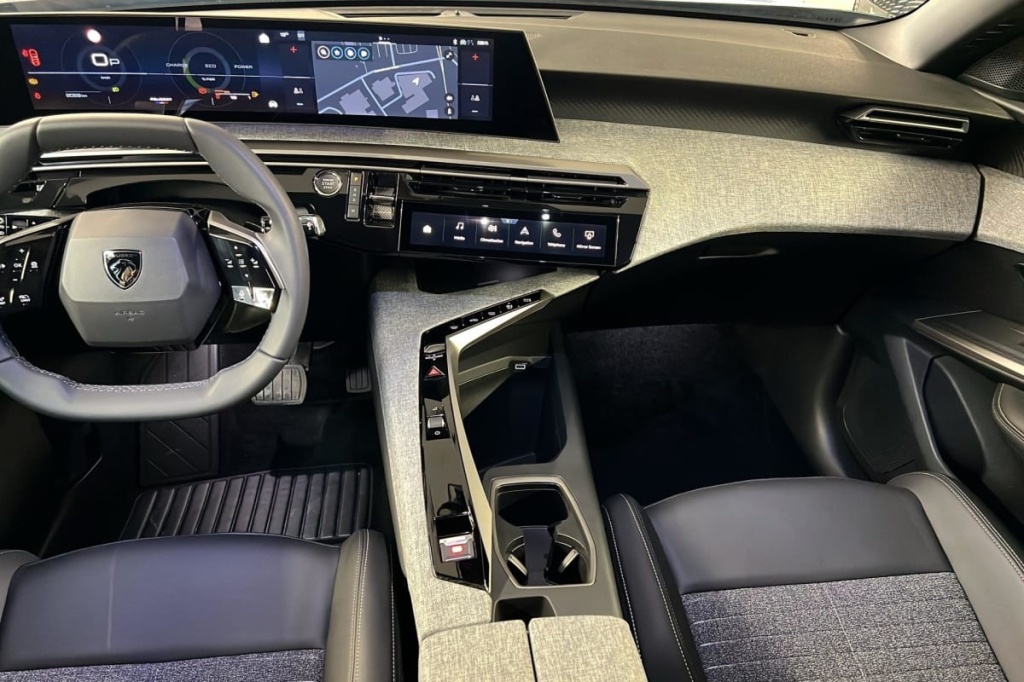 PEUGEOT 3008 Hybrid 145 e-DCS6 Allure - ref: 1-375792 - Photo 12