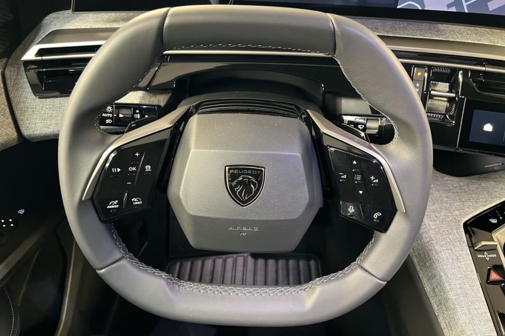 PEUGEOT 3008 Hybrid 145 e-DCS6 Allure - ref: 1-375792 - Photo 14