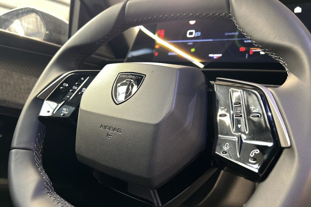 PEUGEOT 3008 Hybrid 145 e-DCS6 Allure - ref: 1-375792 - Photo 15