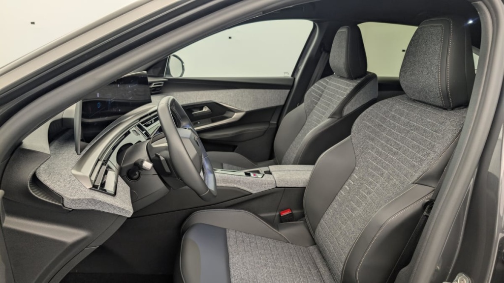 PEUGEOT 3008 Hybrid 145 e-DCS6 Allure - ref: 1-375796 - Photo 16