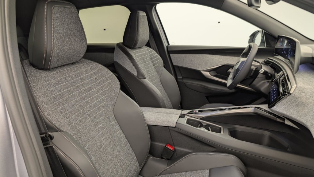 PEUGEOT 3008 Hybrid 145 e-DCS6 Allure - ref: 1-375798 - Photo 9