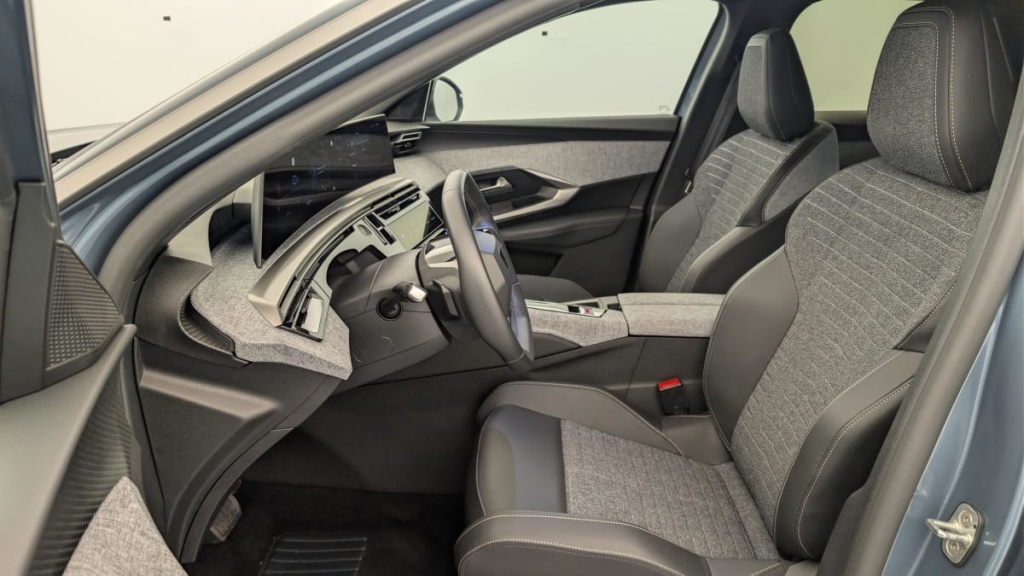 PEUGEOT 3008 Hybrid 145 e-DCS6 Allure - ref: 1-375811 - Photo 16