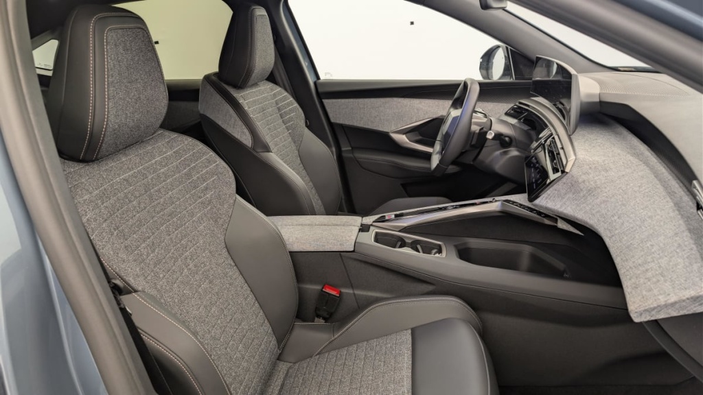 PEUGEOT 3008 Hybrid 145 e-DCS6 Allure - ref: 1-375811 - Photo 9