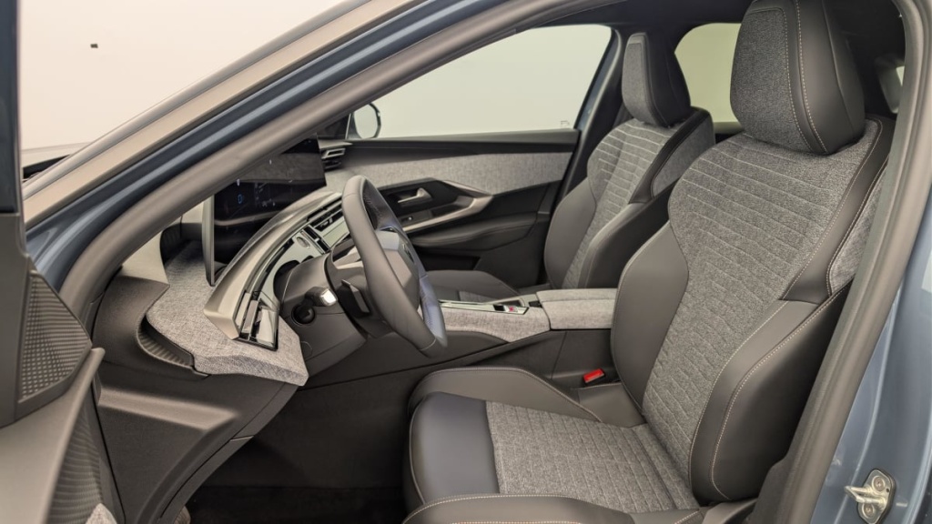 PEUGEOT 3008 Hybrid 145 e-DCS6 Allure - ref: 1-375813 - Photo 16