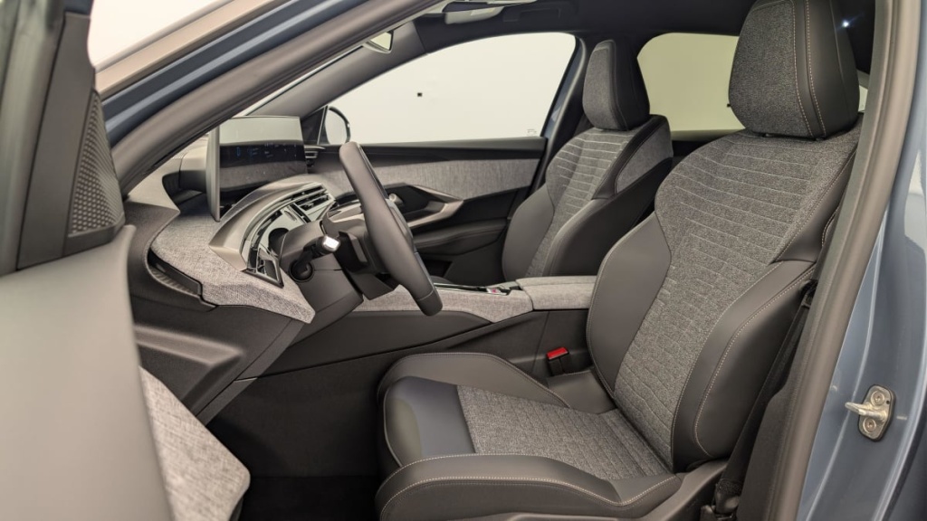 PEUGEOT 3008 Hybrid 145 e-DCS6 Allure - ref: 1-375815 - Photo 16