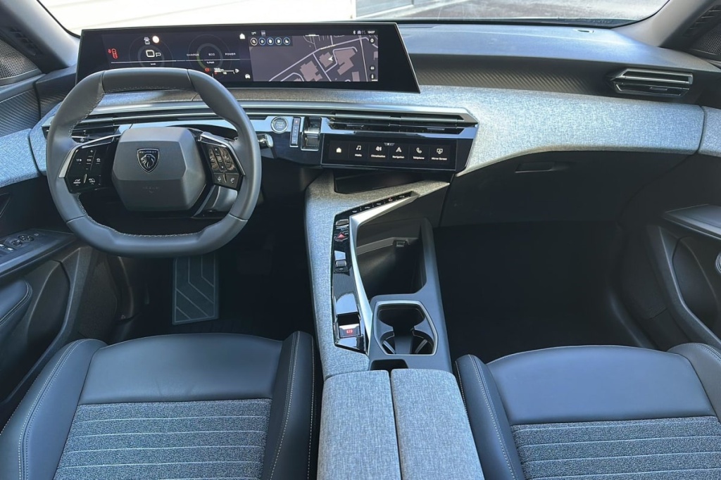 PEUGEOT 3008 Hybrid 145 e-DCS6 Allure - ref: 1-375819 - Photo 12