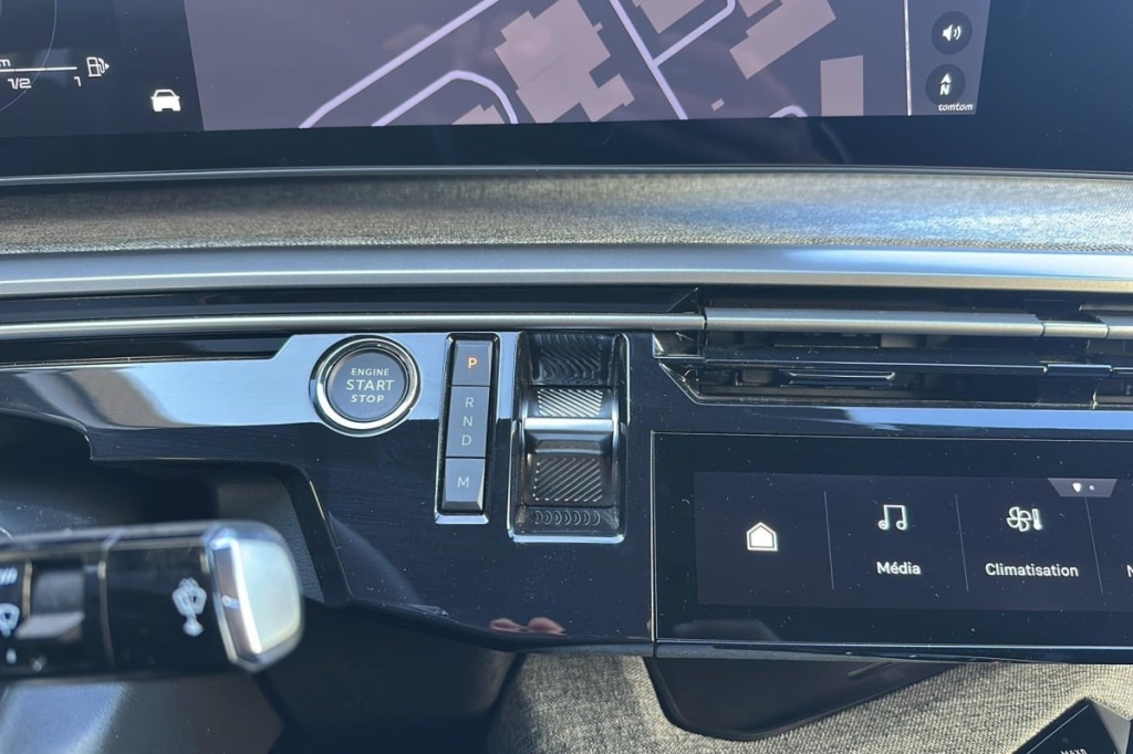 PEUGEOT 3008 Hybrid 145 e-DCS6 Allure - ref: 1-375819 - Photo 16