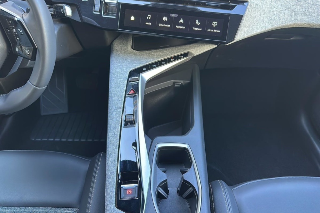 PEUGEOT 3008 Hybrid 145 e-DCS6 Allure - ref: 1-375819 - Photo 17