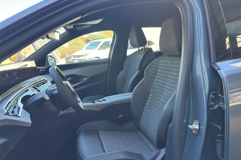 PEUGEOT 3008 Hybrid 145 e-DCS6 Allure - ref: 1-375819 - Photo 9