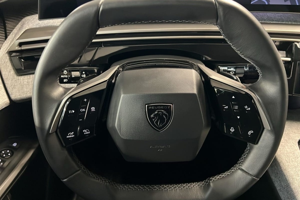 PEUGEOT 3008 Hybrid 145 e-DCS6 Allure - ref: 1-375824 - Photo 14