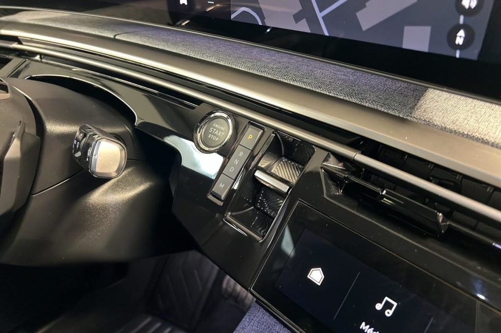 PEUGEOT 3008 Hybrid 145 e-DCS6 Allure - ref: 1-375824 - Photo 16