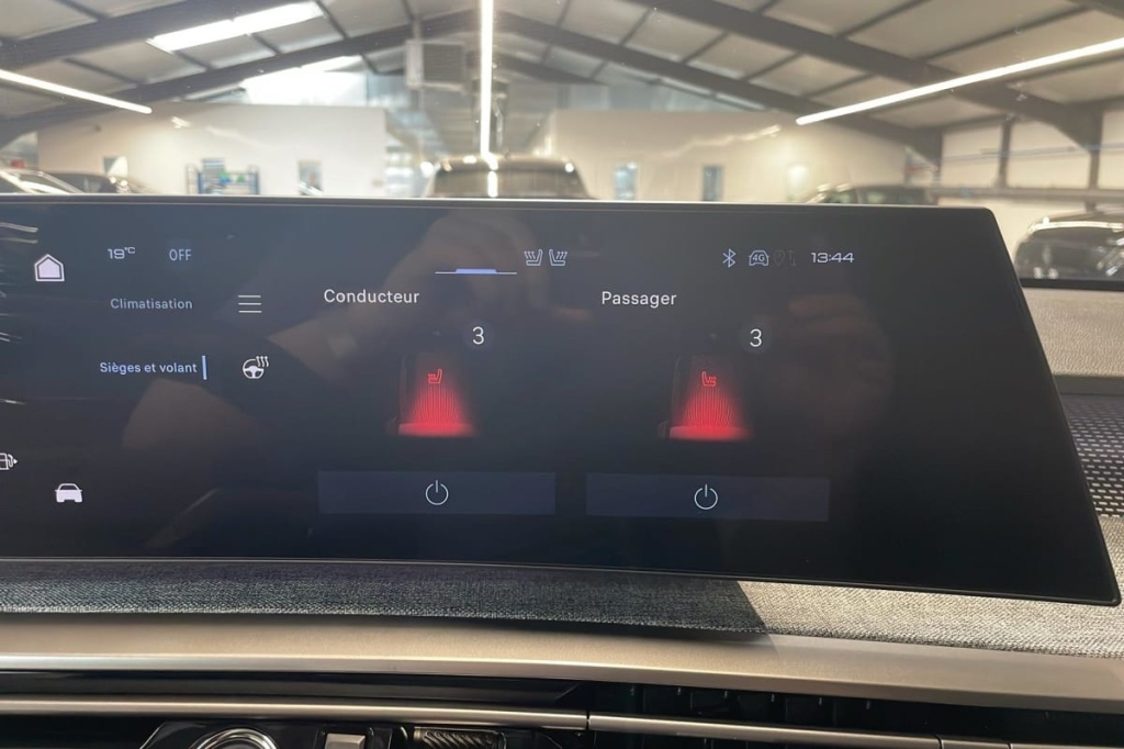 PEUGEOT 3008 Hybrid 145 e-DCS6 GT - ref: 1-375995 - Photo 13