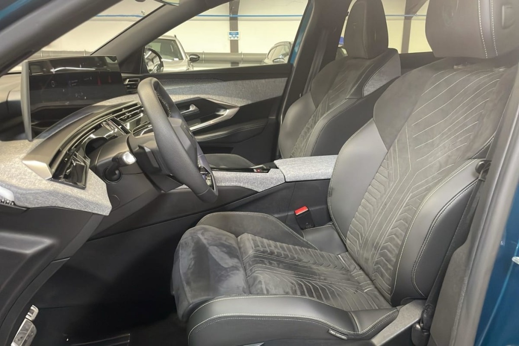 PEUGEOT 3008 Hybrid 145 e-DCS6 GT - ref: 1-375995 - Photo 16