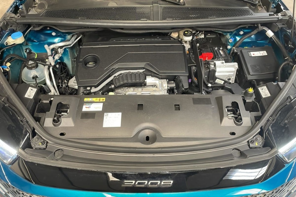 PEUGEOT 3008 Hybrid 145 e-DCS6 GT - ref: 1-375995 - Photo 18