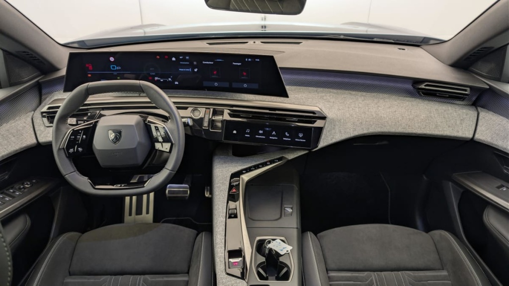 PEUGEOT 3008 Hybrid 145 e-DCS6 GT - ref: 1-375996 - Photo 13